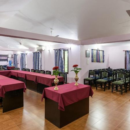 Hotel Monalisa Chitwan Саураха Экстерьер фото