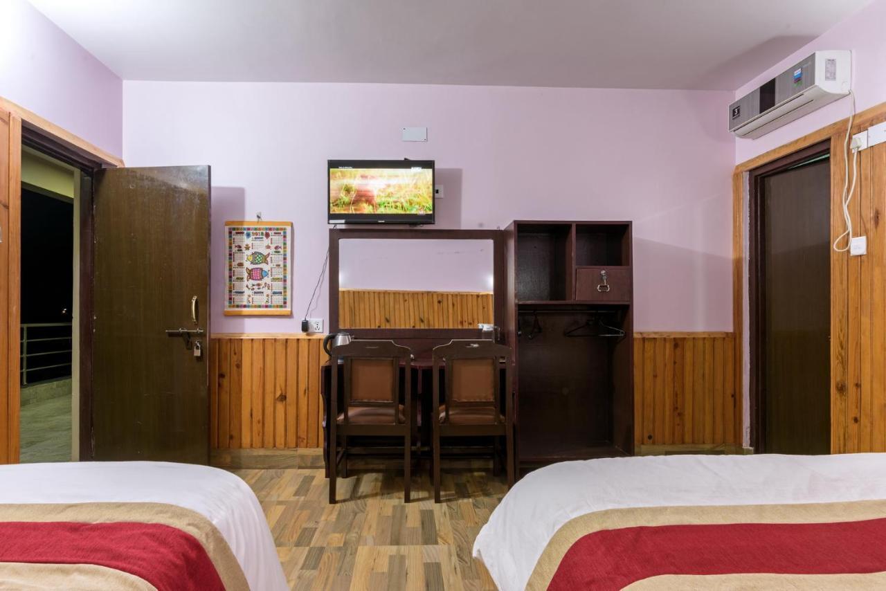 Hotel Monalisa Chitwan Саураха Экстерьер фото